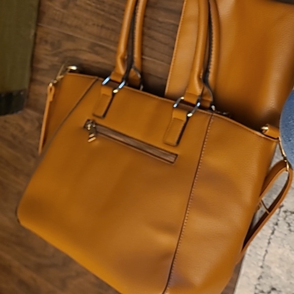 Like new Bass handbags you Get Both - Picture 5 of 12